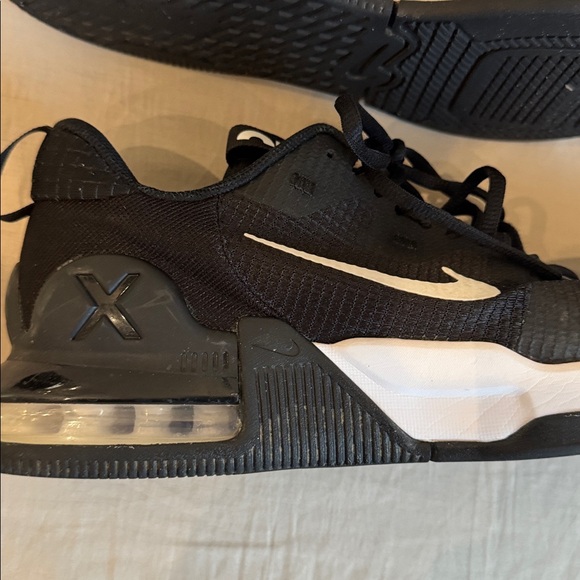 Nike mens Black and White Air Sneakers size 10 - Picture 5 of 6